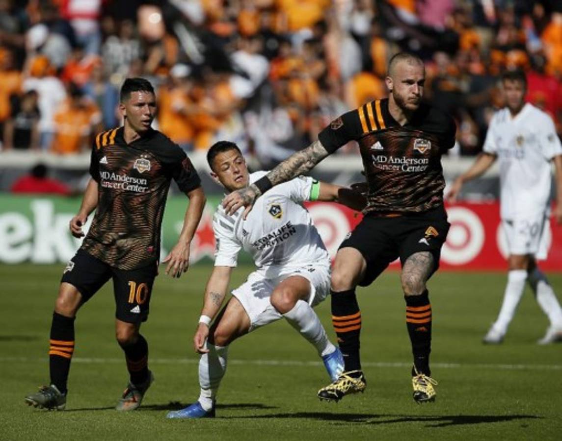 Duelo con Maynor Figueroa, capitán y el ritual: Así fue el incómodo debut de Chicharito Hernández en la MLS   