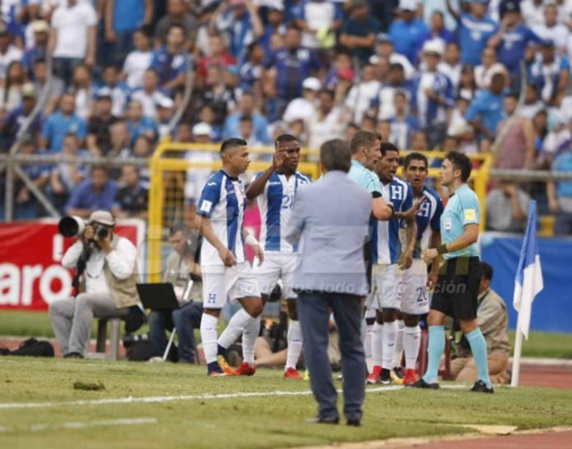 CURIOSAS: El saludo de Pinto y Postecoglou y el detalle de Boniek con los titulares