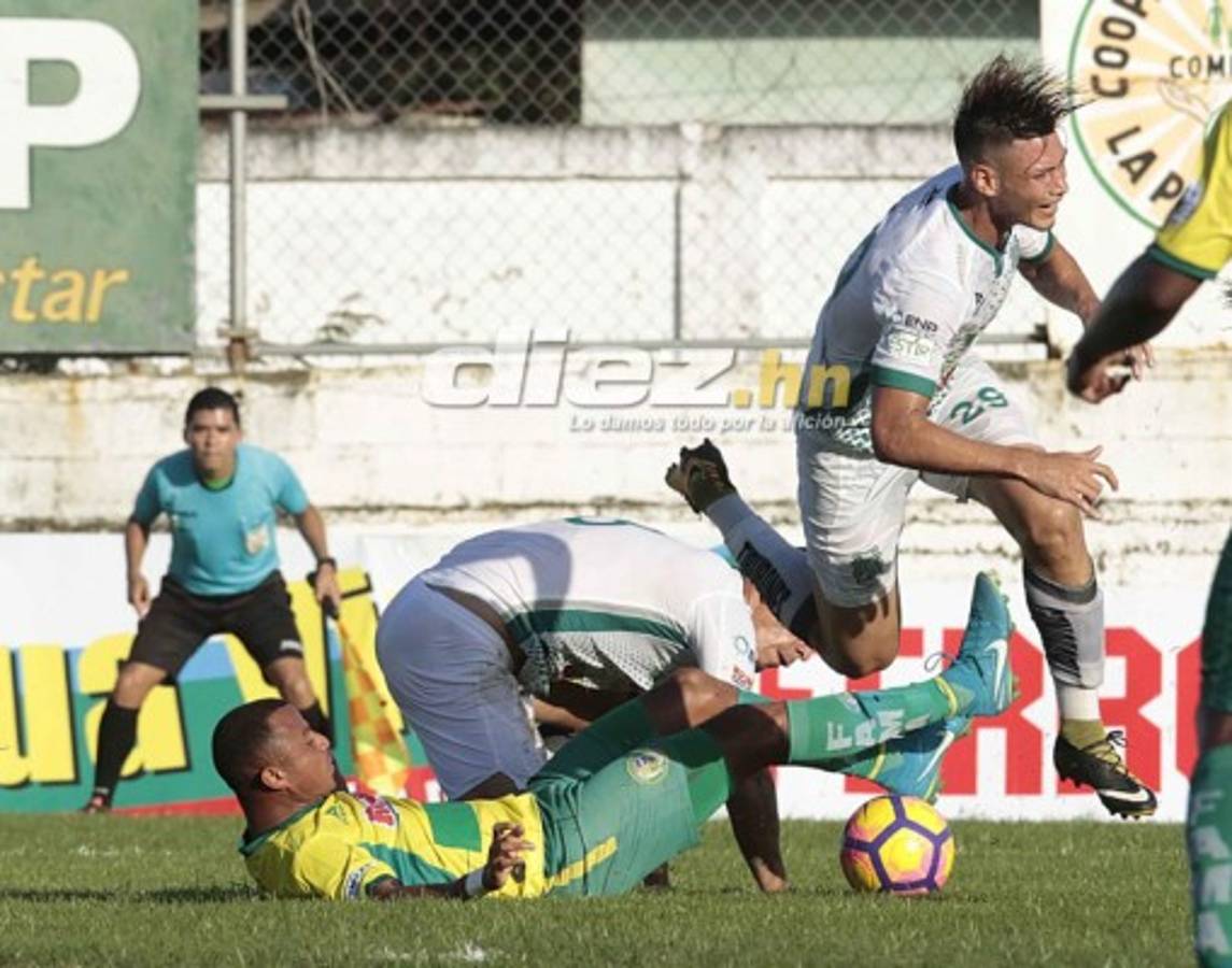 NO VISTE EN TV: Saludo a Vargas, aficionada queda en brasier y niño irrumpe el clásico
