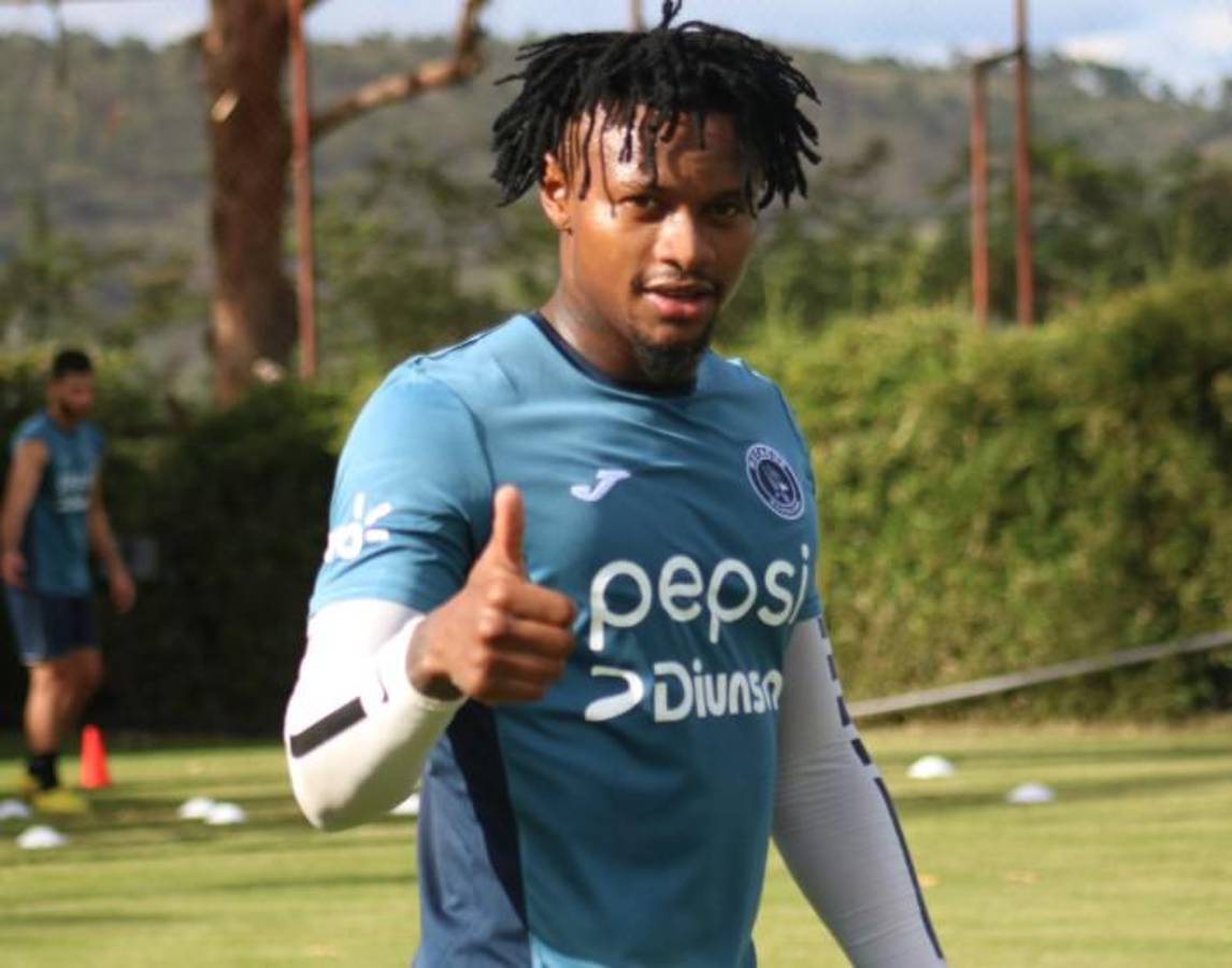 Fotos: Agustín Auzmendi y los nuevos fichajes ya lucen la camisa de Motagua; presentan al nuevo preparador físico