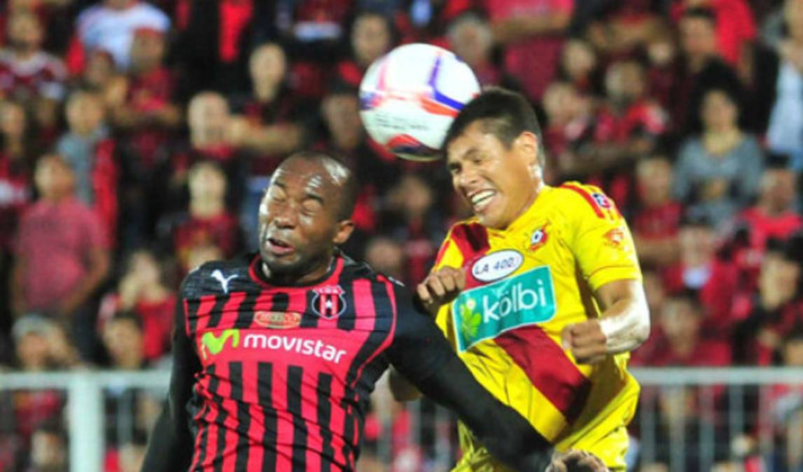Jerry celebró con bandera de Honduras