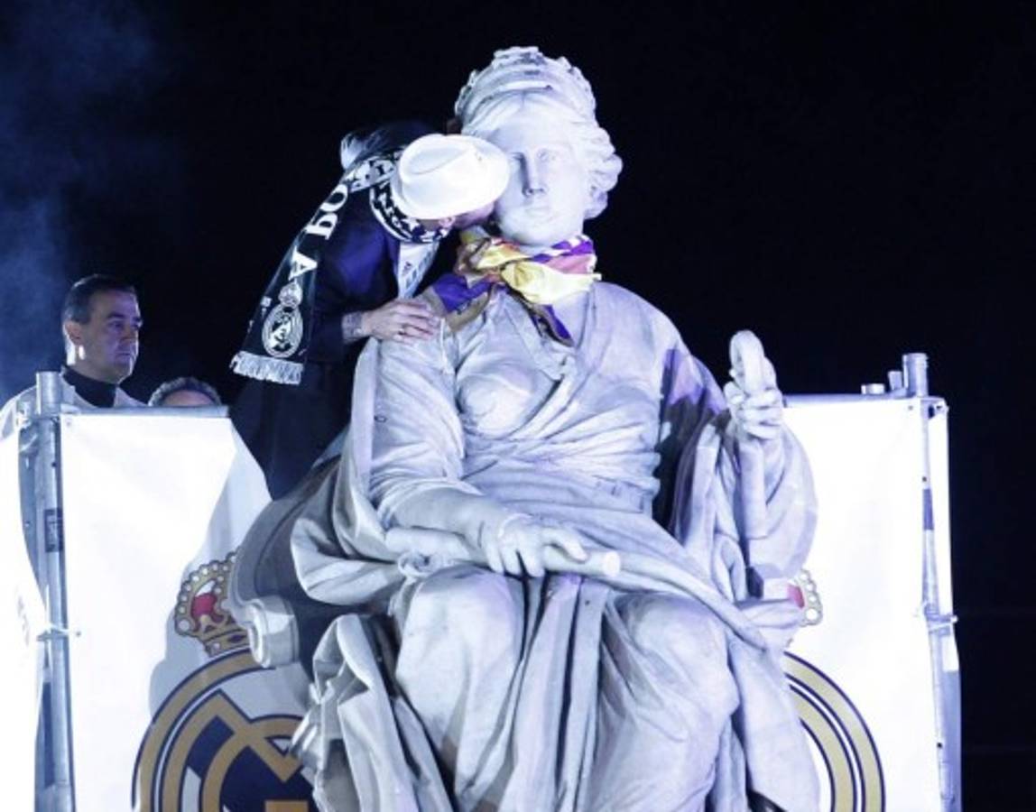 El Real Madrid celebra en la Cibeles