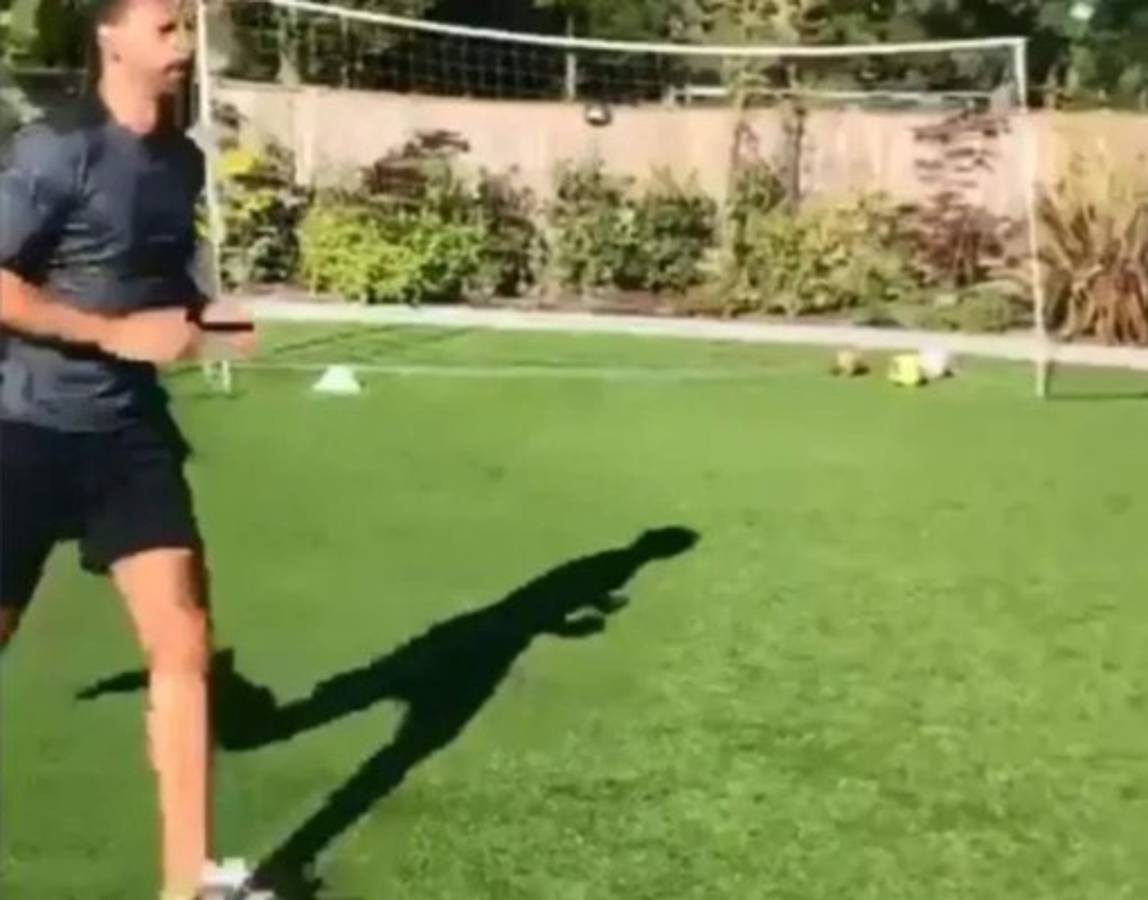 Los cracks que tienen campo de fútbol en sus mansiones para entrenar durante el coronavirus