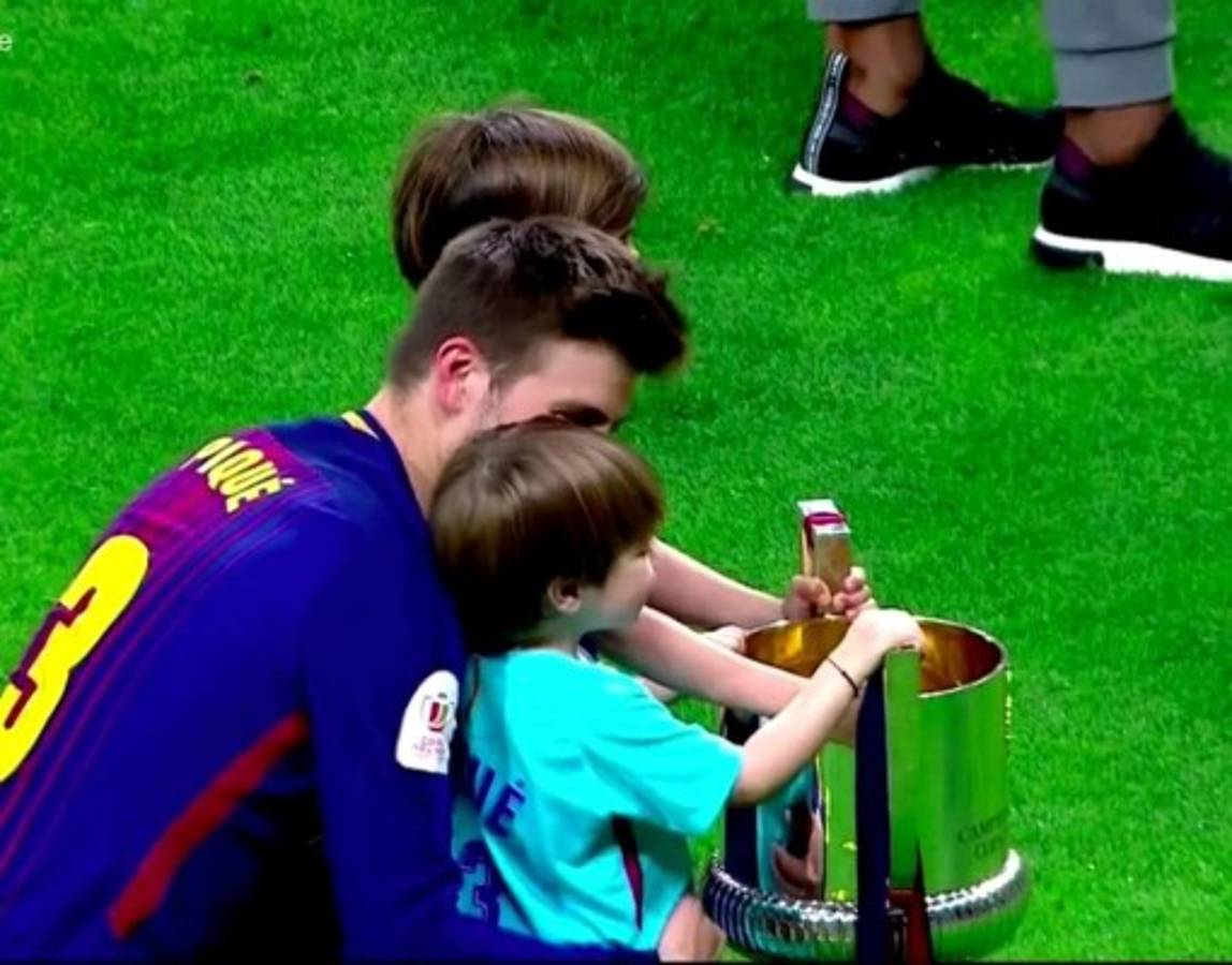 En fotos: Así celebraron las esposas e hijos de los jugadores del Barcelona la Copa del Rey ¿Y Shakira?