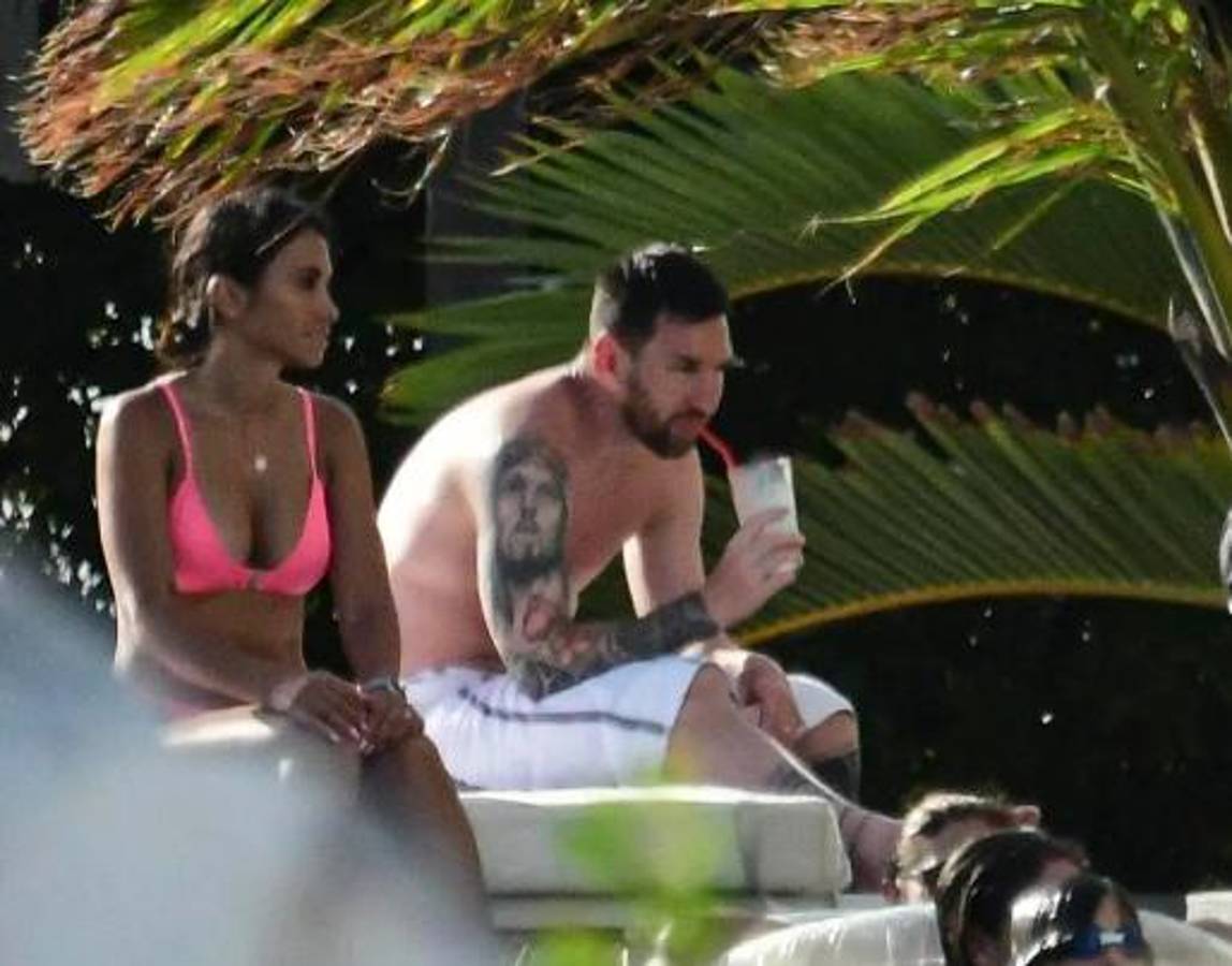 Qué tiene Messi en las rodillas y Antonela deslumbra: Así son las vacaciones de Leo antes de unirse al Inter de Miami