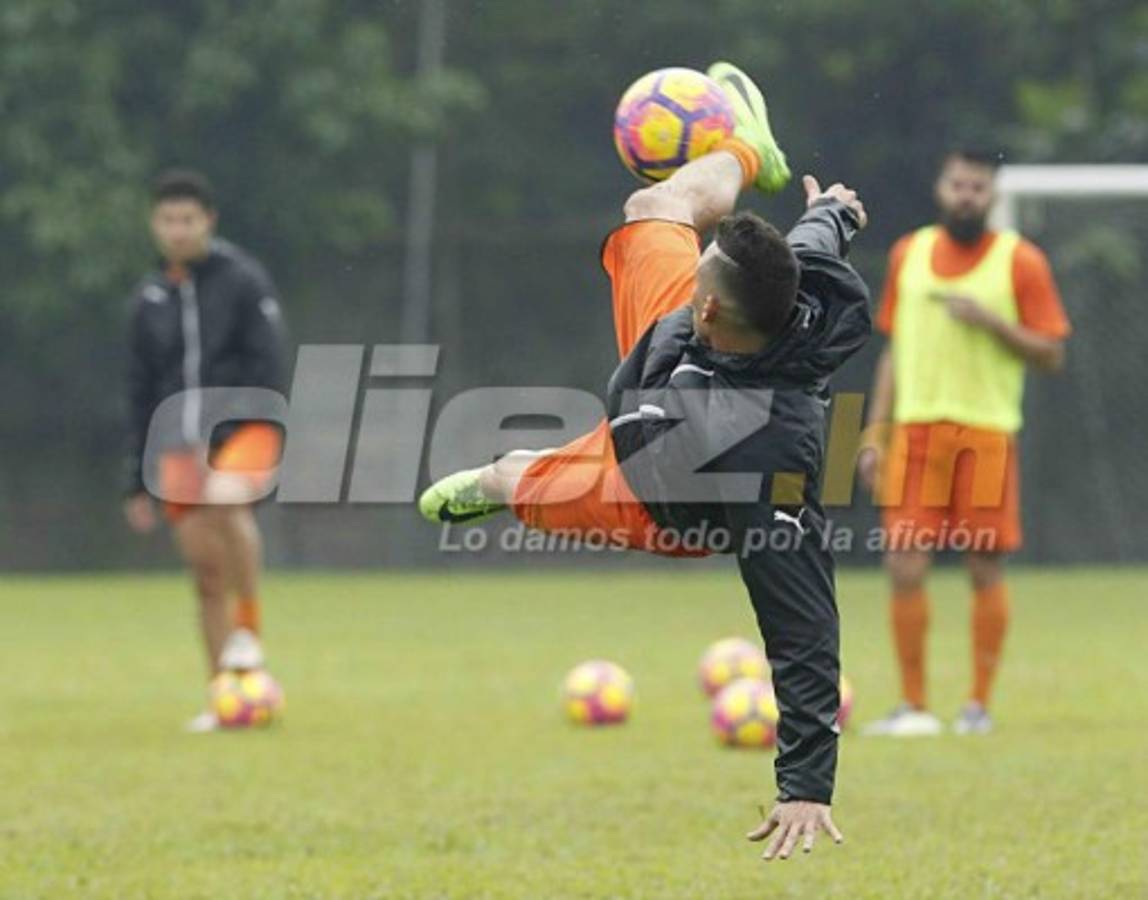 Entre regalos, jugando billar y muchas sonrisa se entrenó el Real España