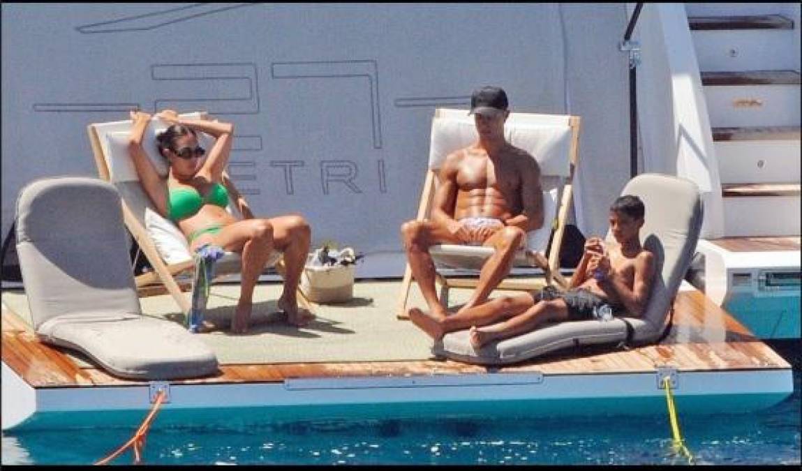Georgina Rodríguez deslumbra a bordo de un yate en los últimos días de las vacaciones de Cristiano Ronaldo