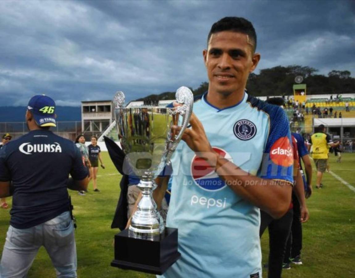 Óscar Salas ya luce la camiseta azul y Motagua gana su primera copa de la temporada en Comayagua.