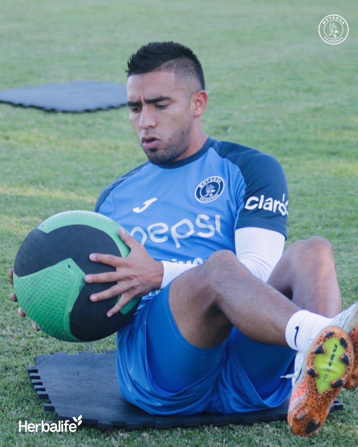 Motagua: ritual al nuevo fichaje y celebración de cumpleaños antes de viajar a su primer amistoso