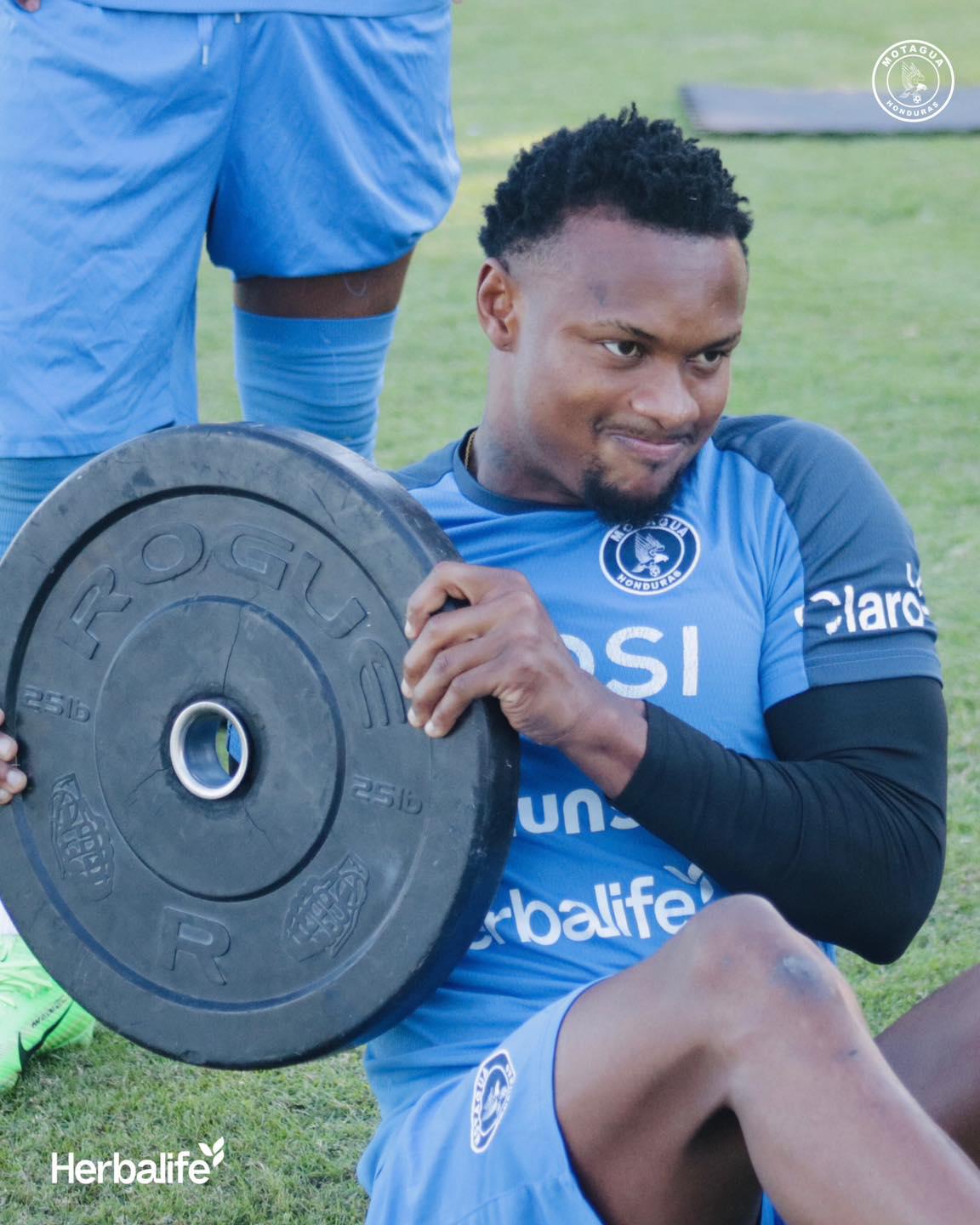 Motagua: ritual al nuevo fichaje y celebración de cumpleaños antes de viajar a su primer amistoso