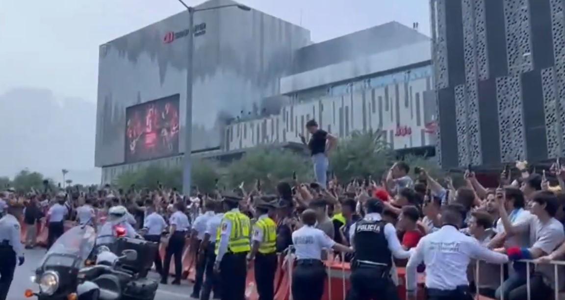 “Sin ayuditas Messi”: Así recibieron al crack del Inter Miami en México; un niño sorprendió con su pancarta