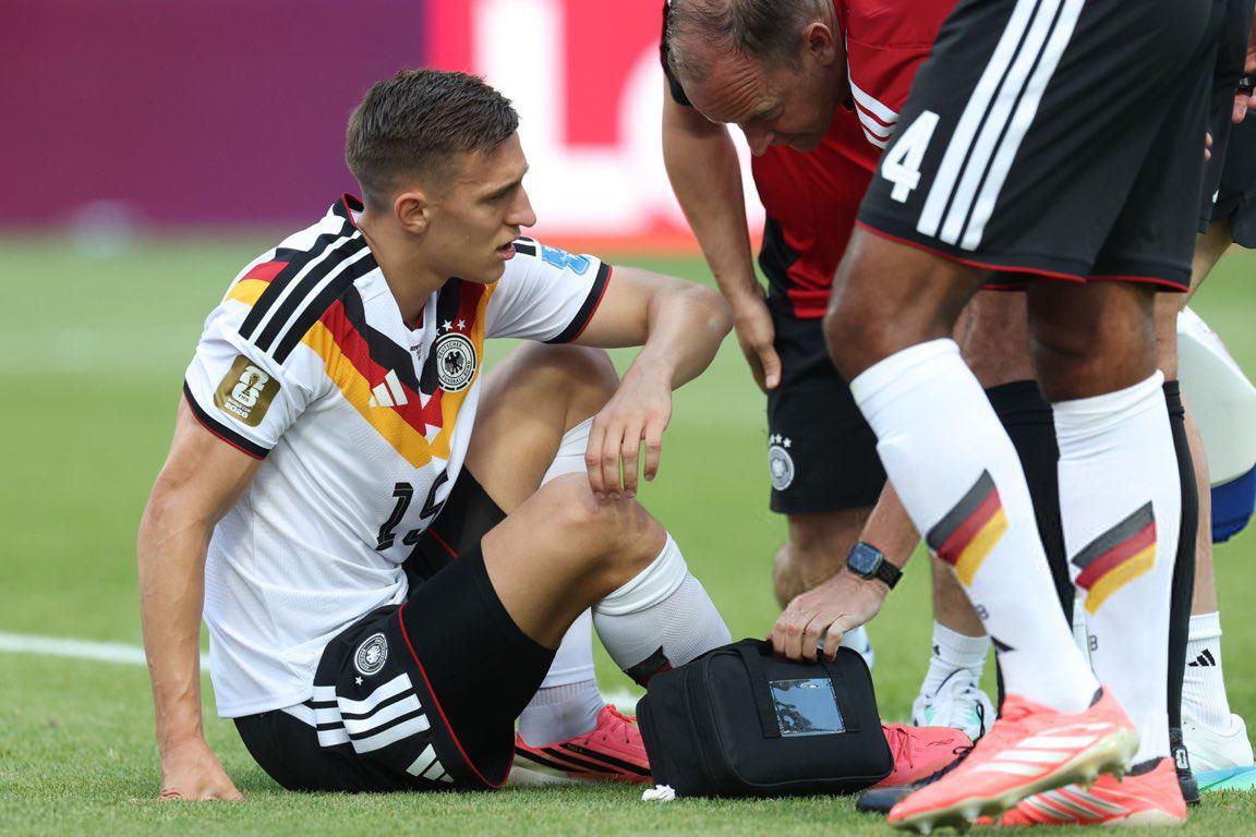 Nico Schlotterbeck podría sufrír una grave lesión el tobillo que lo dejaría fuera de la Copa del Mundo.