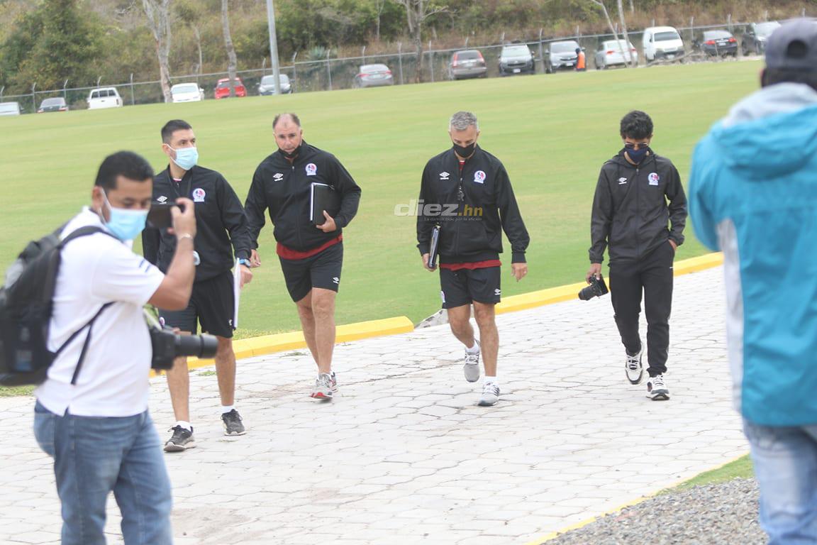 Las primeras imágenes de Pablo Lavallén como DT de Olimpia: Así inspeccionó la Cueva del León y sus exquisitas canchas