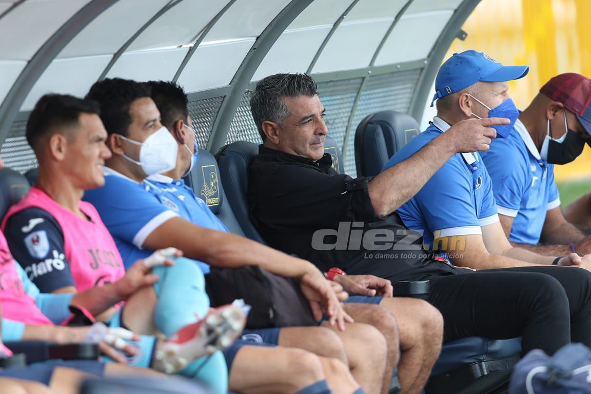 No pudo contener las lágrimas: Diego Vázquez llora y así fue captado en su último día como entrenador de Motagua