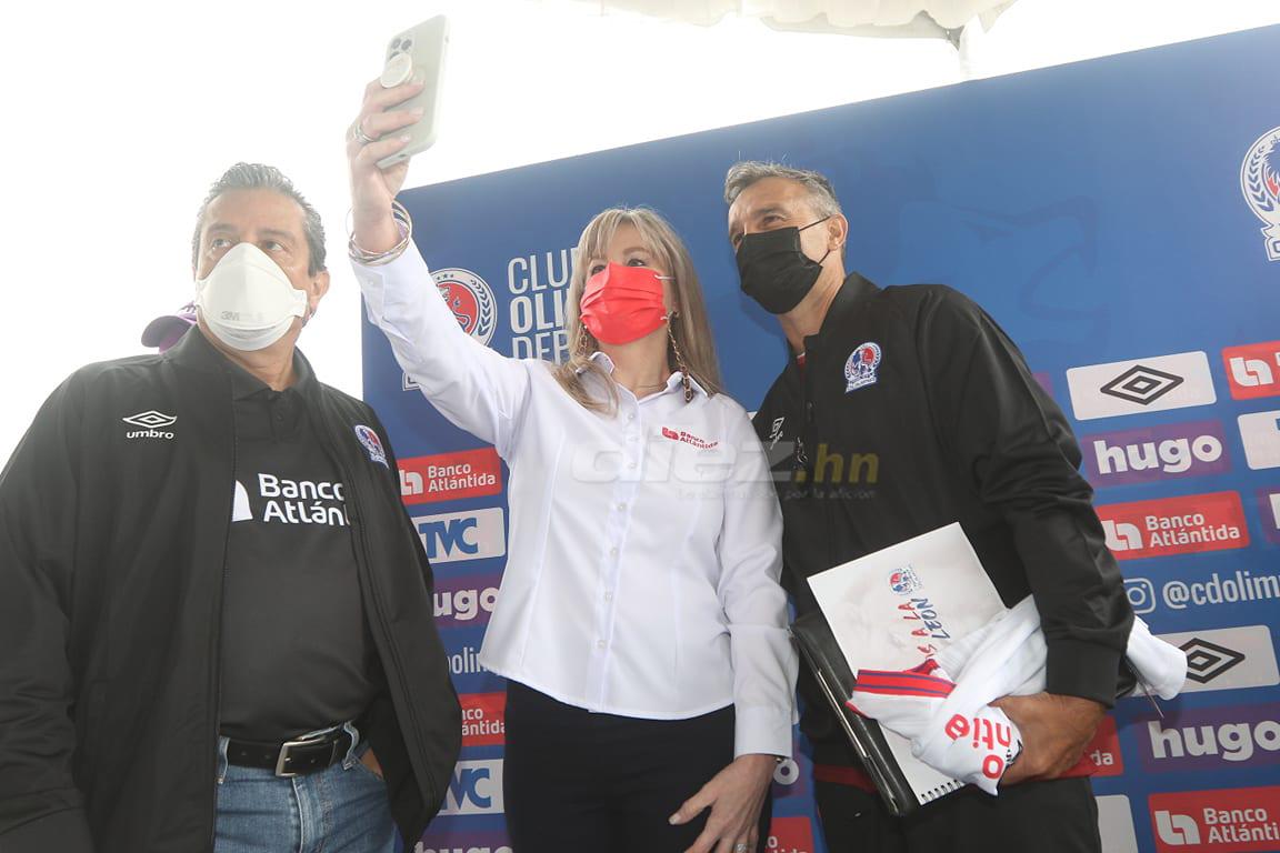 Las primeras imágenes de Pablo Lavallén como DT de Olimpia: Así inspeccionó la Cueva del León y sus exquisitas canchas