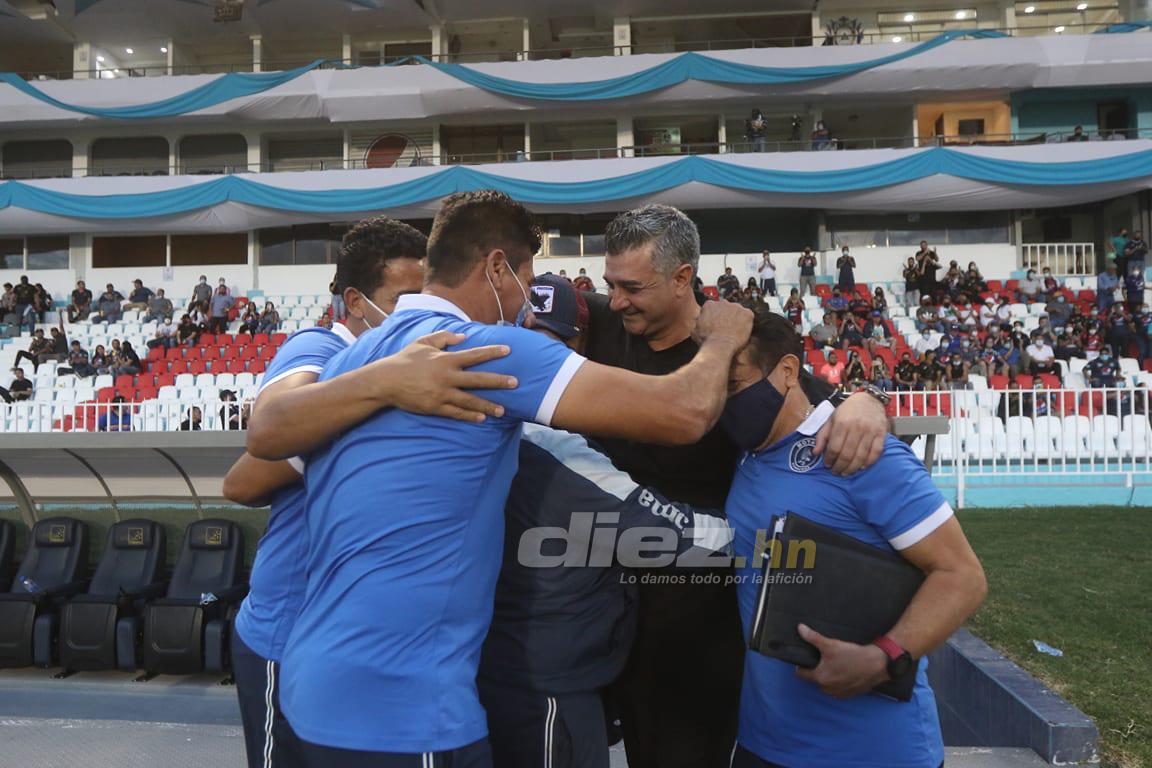No pudo contener las lágrimas: Diego Vázquez llora y así fue captado en su último día como entrenador de Motagua