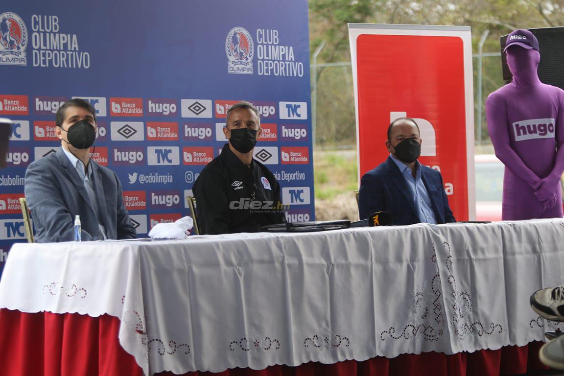 Las primeras imágenes de Pablo Lavallén como DT de Olimpia: Así inspeccionó la Cueva del León y sus exquisitas canchas