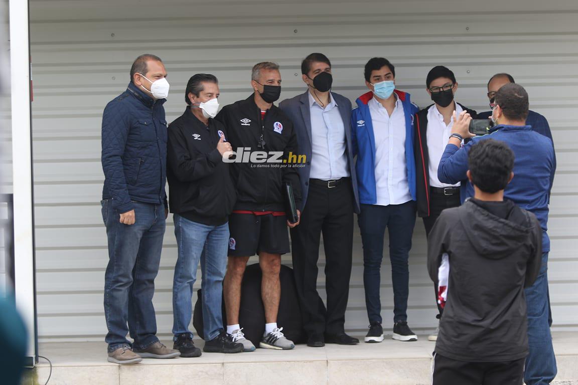 Las primeras imágenes de Pablo Lavallén como DT de Olimpia: Así inspeccionó la Cueva del León y sus exquisitas canchas