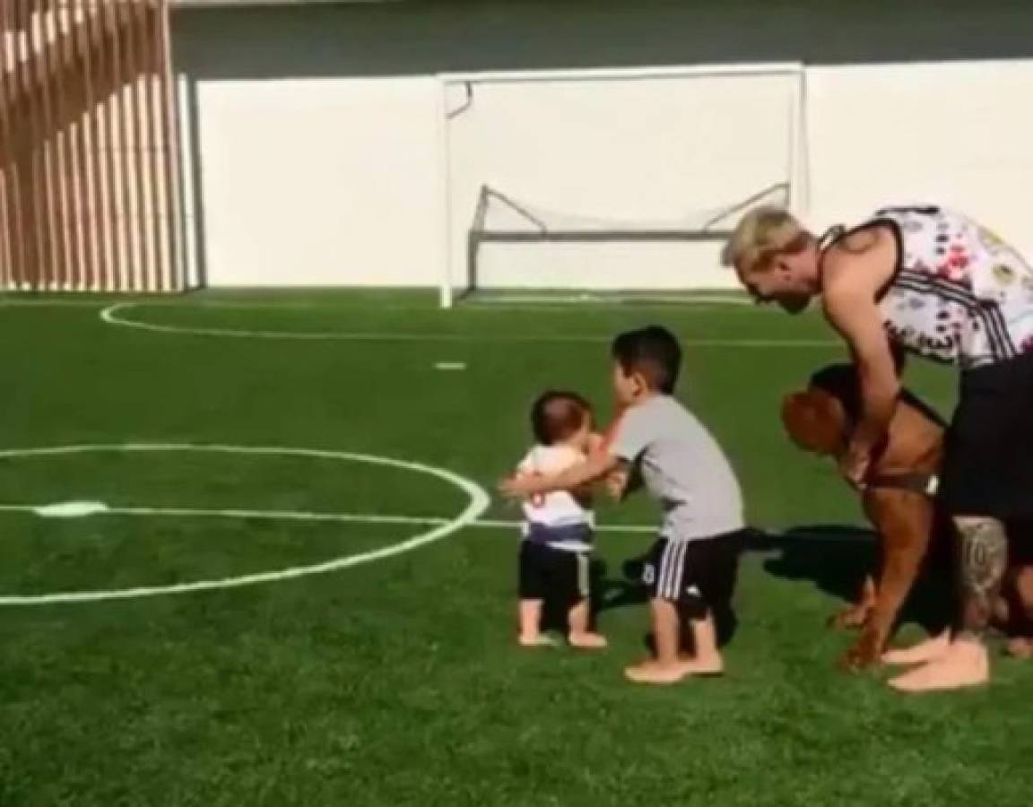 Los cracks que tienen campo de fútbol en sus mansiones para entrenar durante el coronavirus