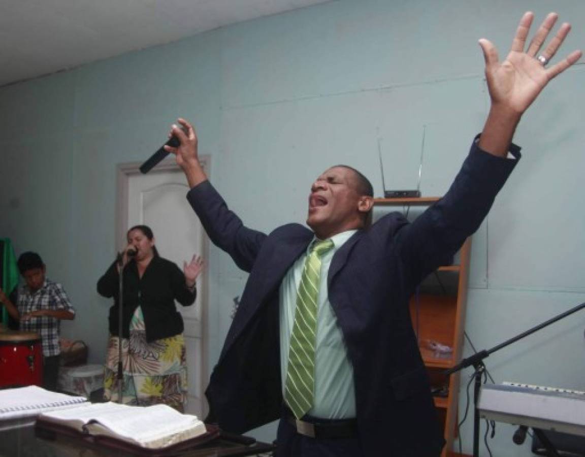 Jugadores y técnicos hondureños que sirven a Dios en sus iglesias