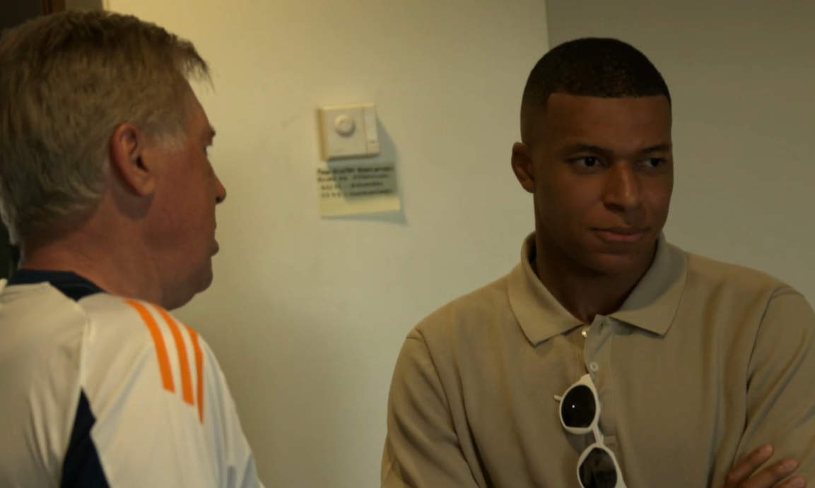 Mbappé con sus nuevos compañeros del Real Madrid: abrazo de Ancelotti, las risas y los mensajes de bienvenida