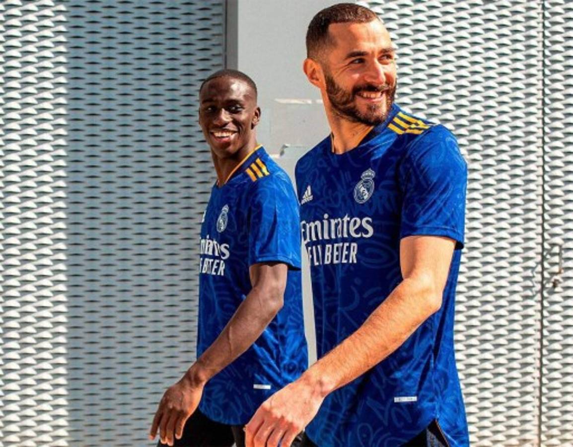 Con arte urbano y nuevo logo de la Champions: así es la segunda equipación del Real Madrid para la temporada 2021/22