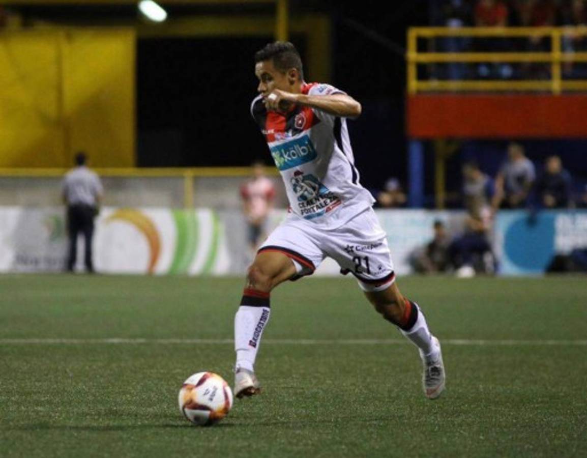 Goleador hondureño Roger Rojas es baja por lesión en Alajuelense