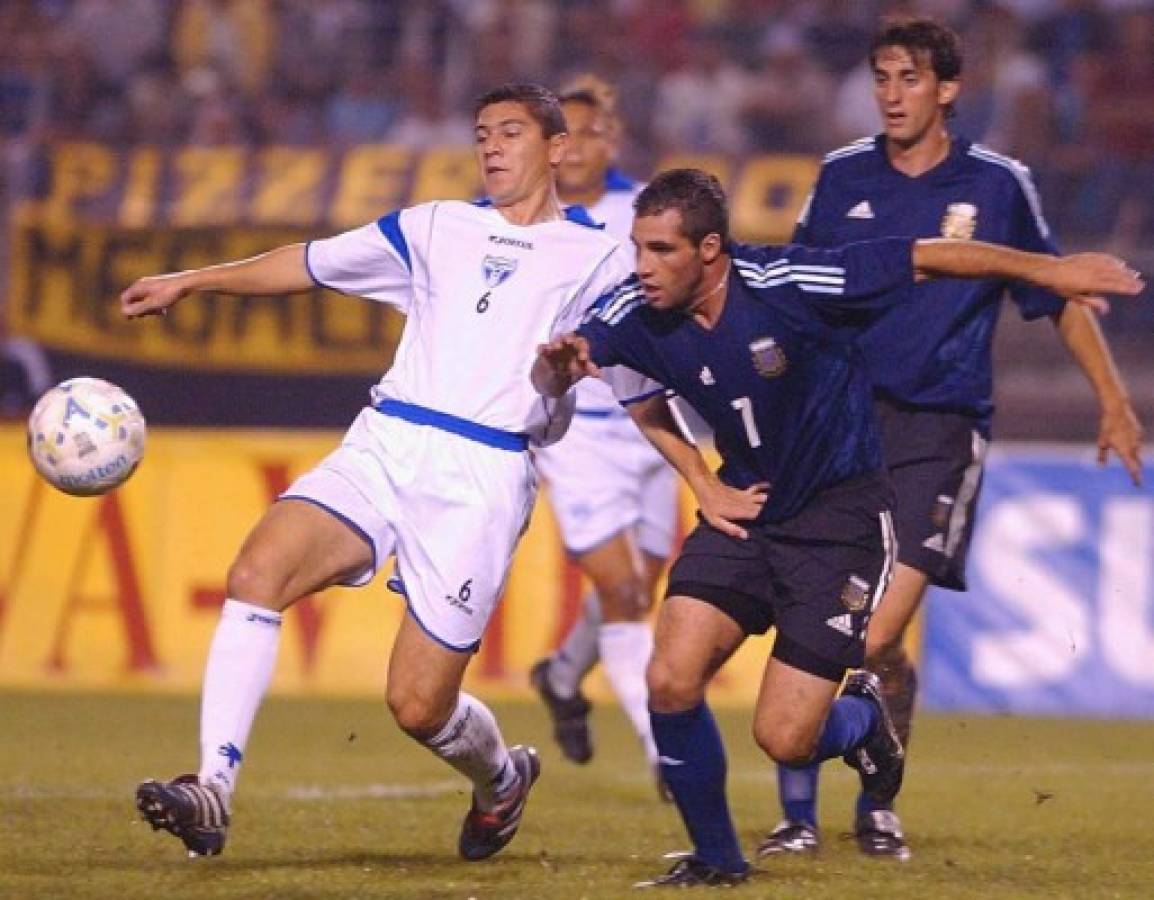 Se la jugó: Los dos 11 históricos de Carlos Pavón en la Selección de Honduras