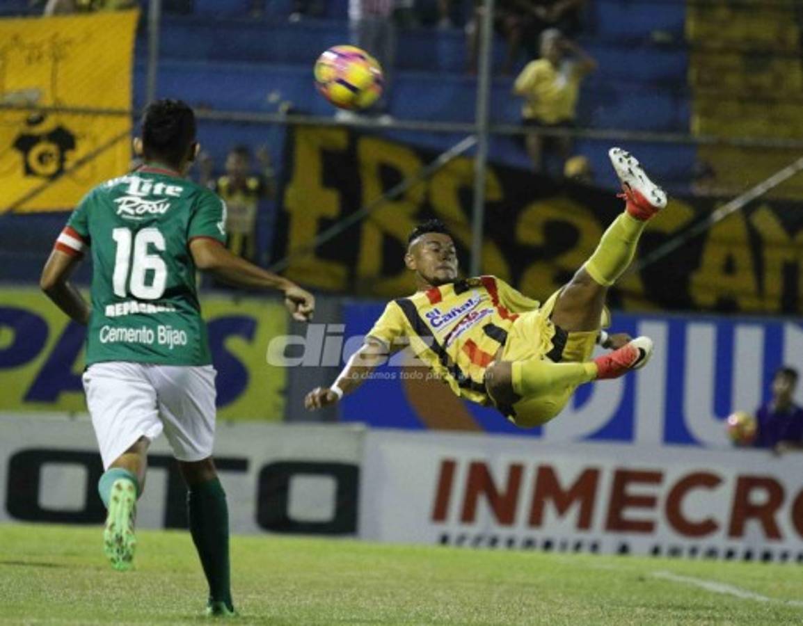 EN FOTOS: La chilena de Mario, la inexplicable expulsión de Pineda y el golazo de Jhow