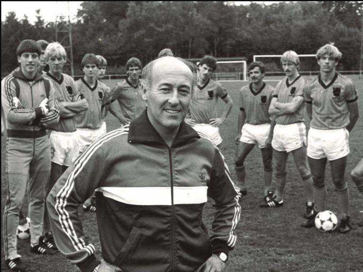 Desde el debut en eliminatorias mundialistas ¿Cuántos técnicos extranjeros dirigieron a la Selección de Honduras?