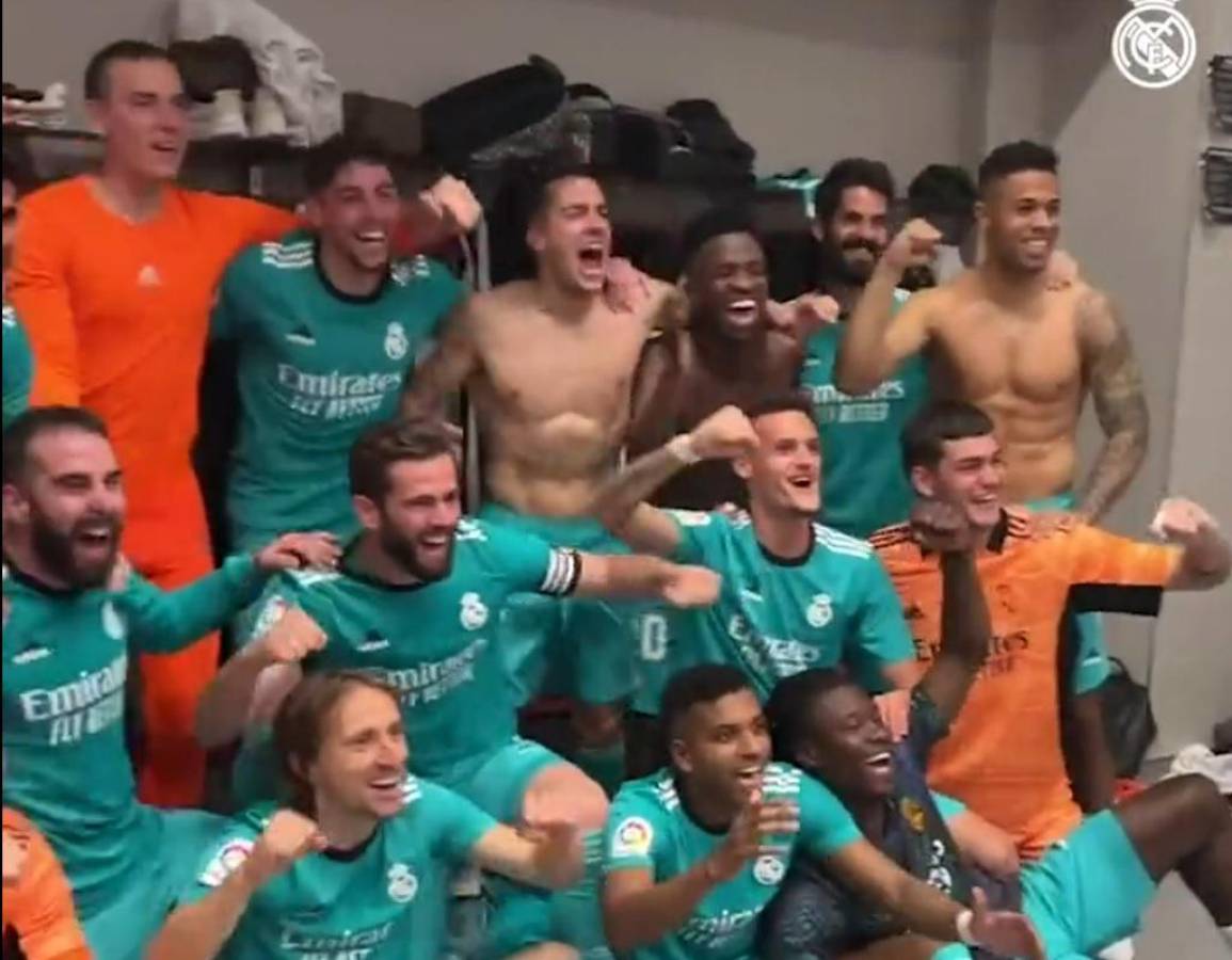 Las fotos de la increíble remontada del Real Madrid: Alaba celebra con otra silla y la bronca de Vinicius