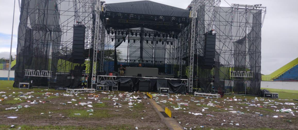 ¡Un chiquero! Destruyen cancha del Estadio Brevé Vargas tras concierto en Juticalpa: deplorables condiciones