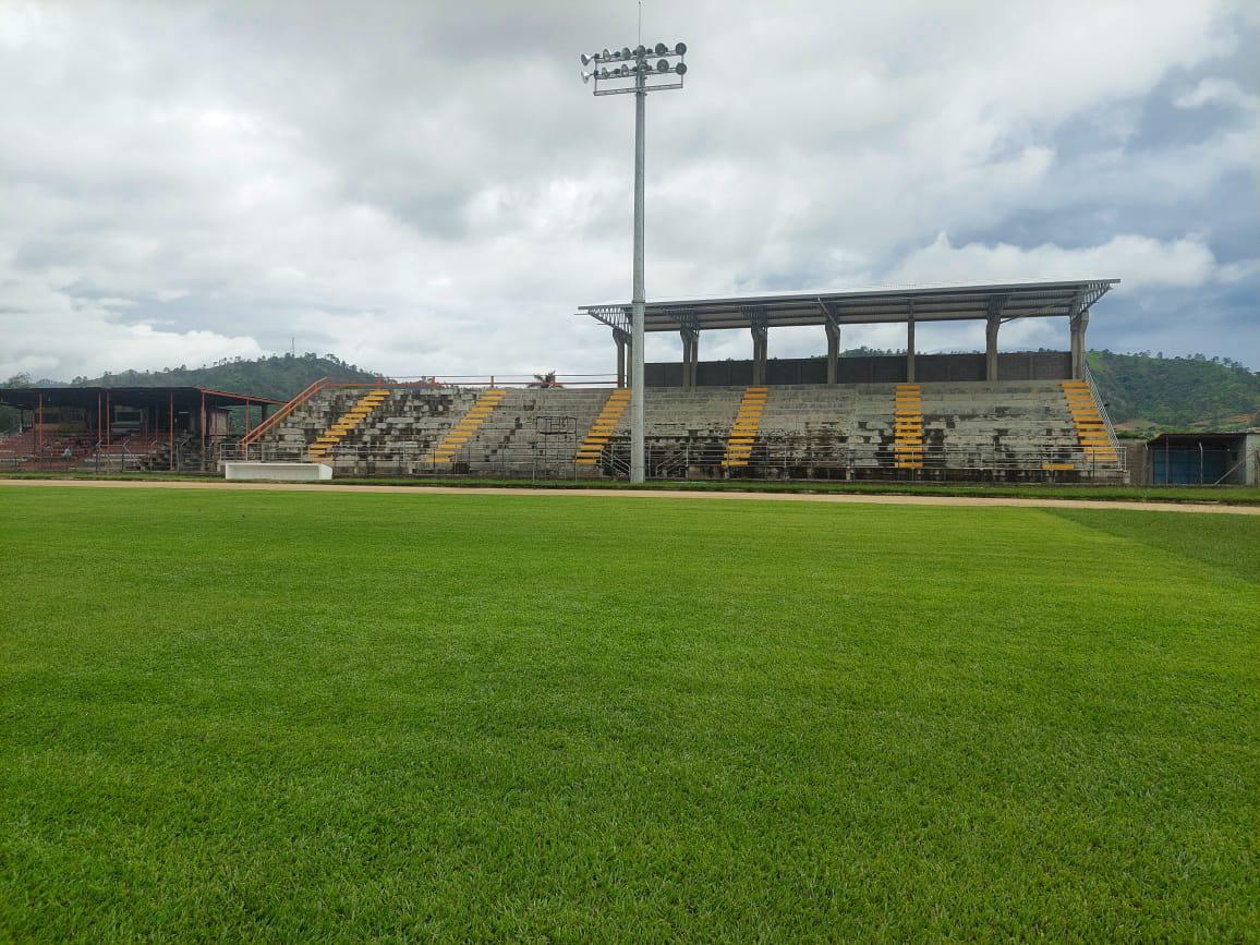 Lo techan e implementan baños: Así pulen el estadio Marcelo Tinoco de Danlí que será sede de Olimpia y Motagua en el Apertura