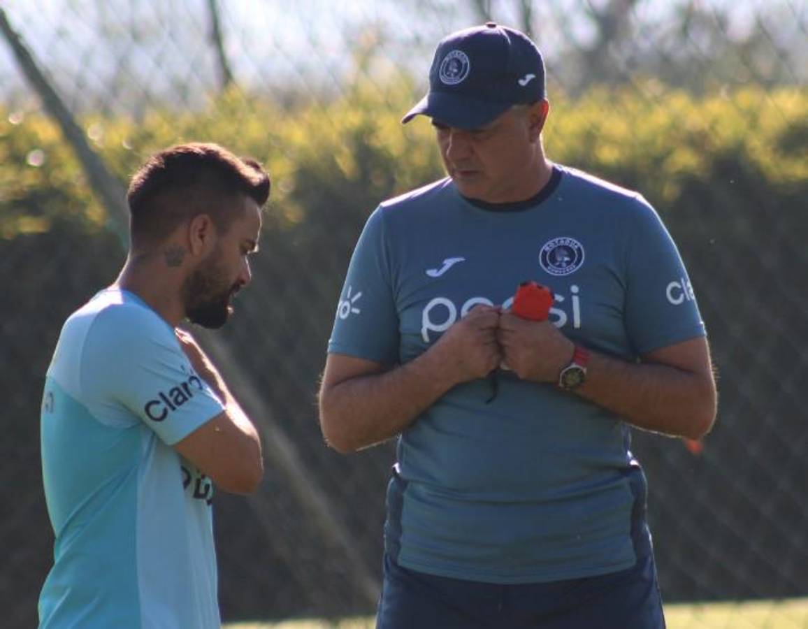 Así fue el primer entrenamiento de Rodrigo “Droopy” Gómez con Motagua: Charla con Diego Vázquez y pasillo al argentino