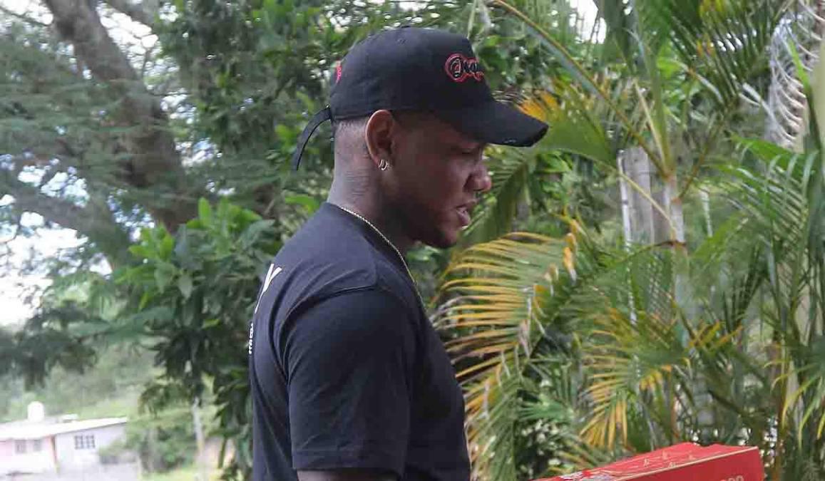 Romell Quioto dejó atŕas la polémica y mostró su lado más humano: el gran gesto del futbolista en Tegucigalpa