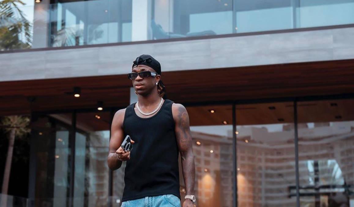 Insólito: las condiciones que pone Vinicius para invitar mujeres a sus fiestas ¿Lo acepta Kenia Os, su nueva novia?