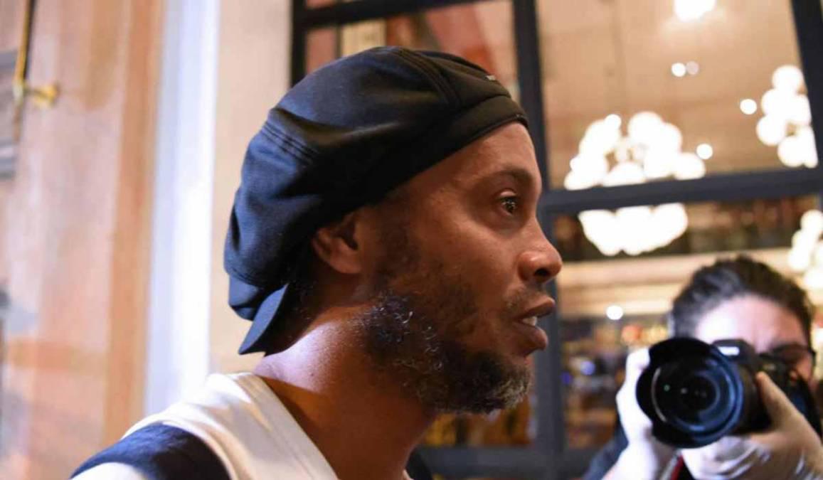 Otra vez en escándalo: el polémico negocio por el que Ronaldinho podría volver a la cárcel y la reacción del brasileño
