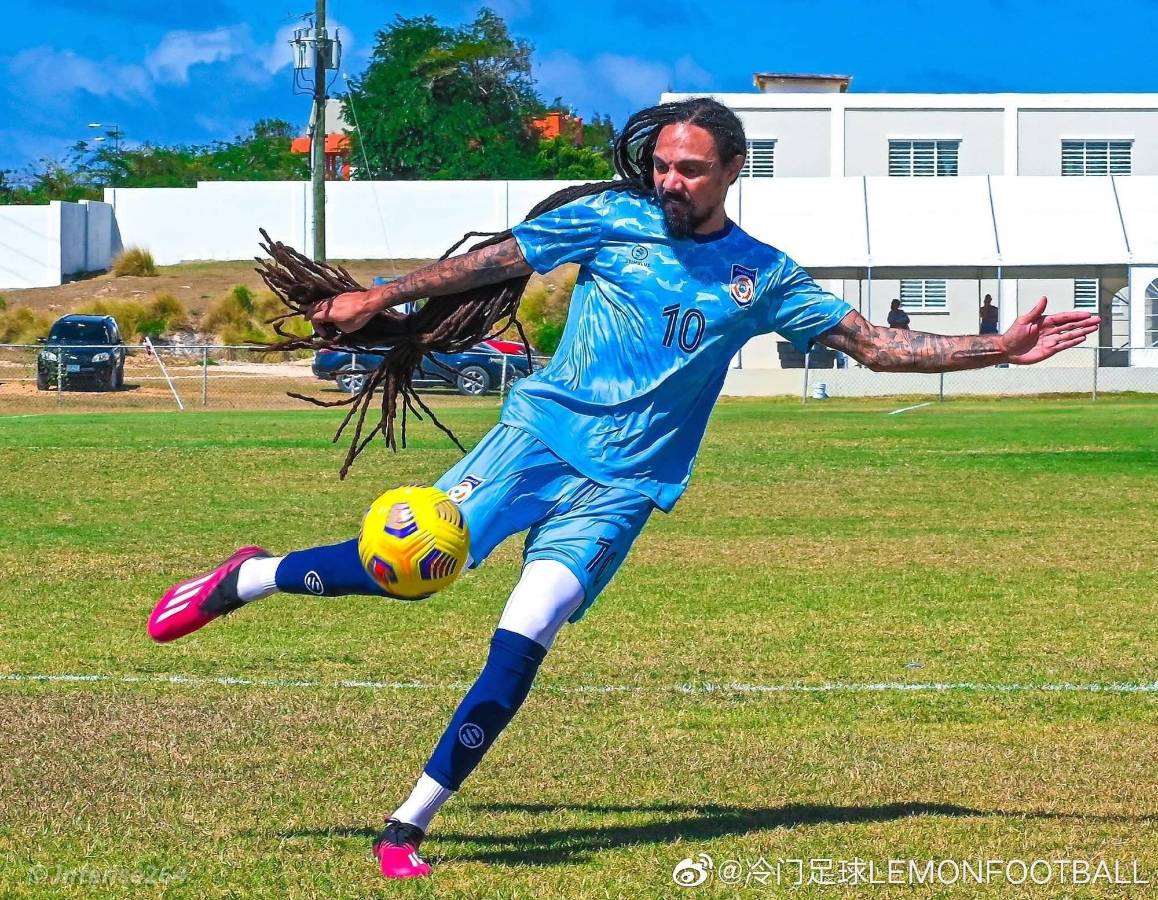 ¡Esto solo se ve en Concacaf! Aedan Scipio, el futbolista con el look más extraño del mundo: su pelo largo se volvió viral