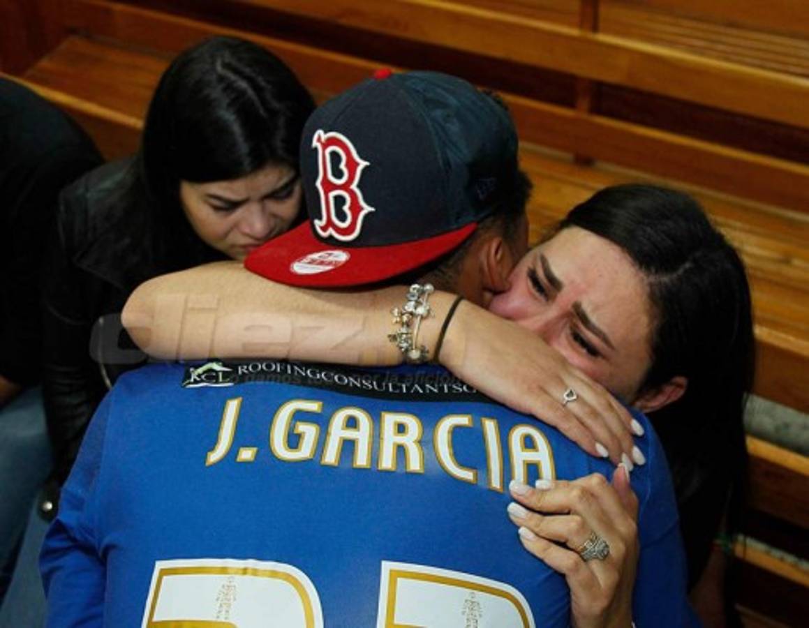 Las desgarradoras imágenes del velatorio de Juan Carlos García