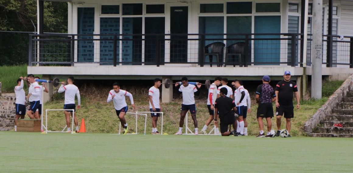 Romell Quioto sorprende y se pone a las órdenes de Troglio en pretemporada del Olimpia ¿qué pasa con Arboleda?