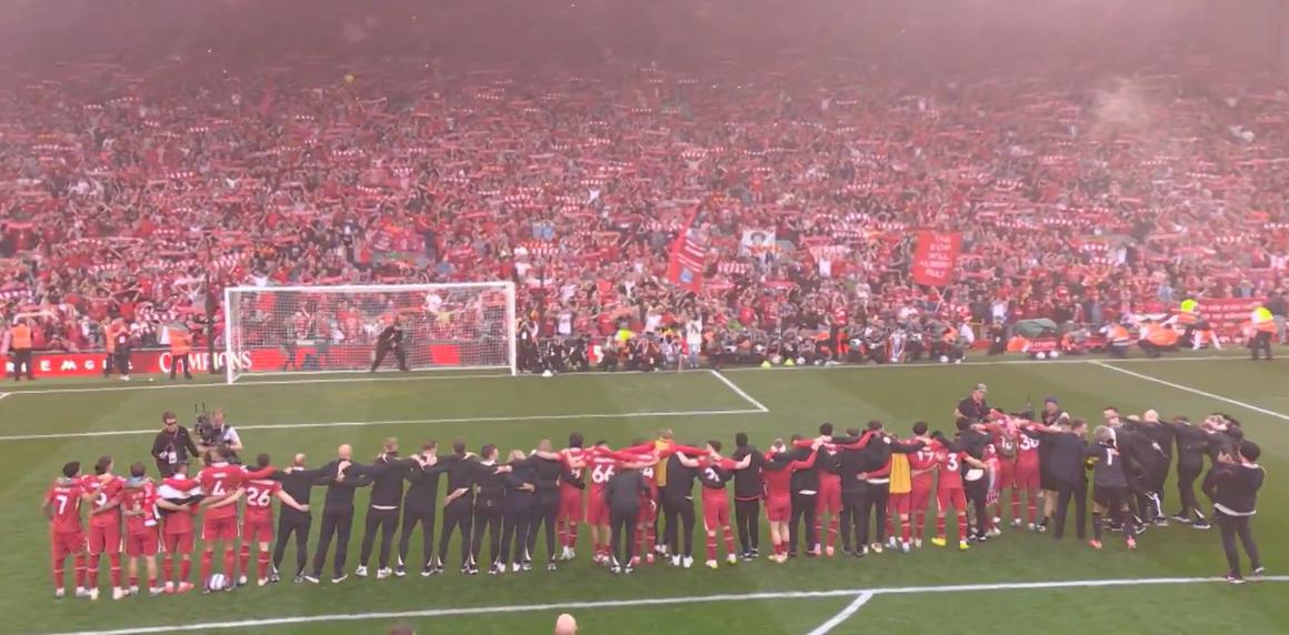 ¿Por qué no les dieron el título? Así festejó Liverpool la Premier League, el gesto de Slot con Jurgen Klopp y selfies de Salah