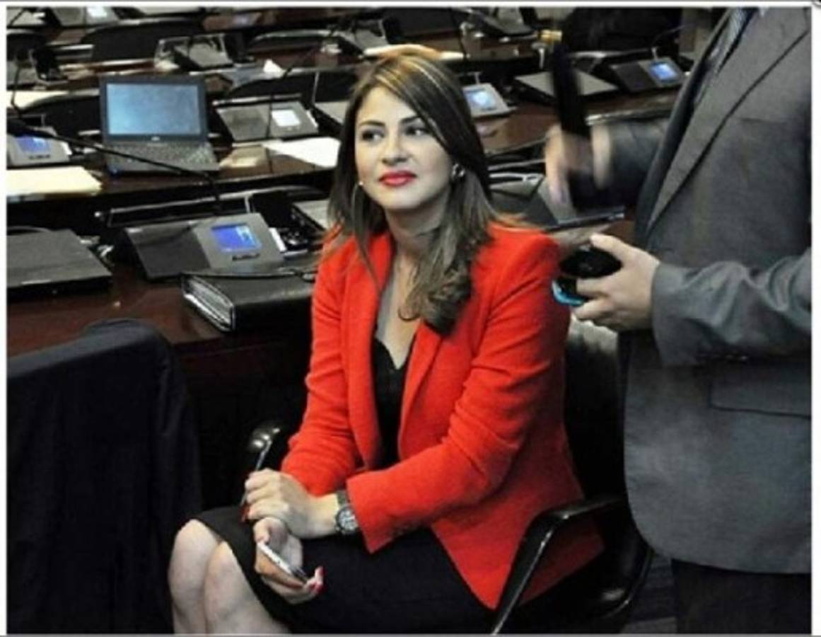Kritza Pérez, la ex diputada y periodista que es aficionada del Motagua