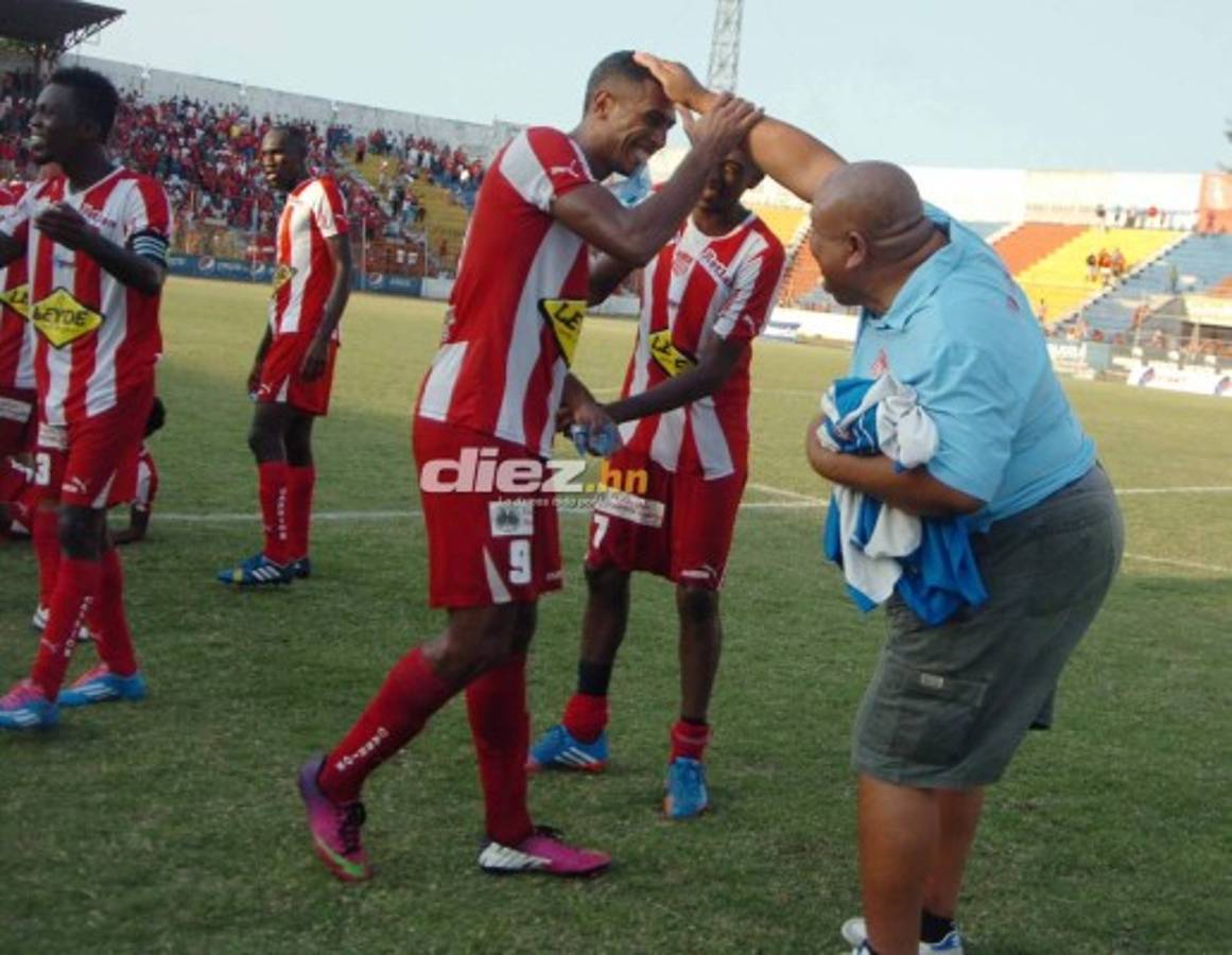 Vivencias y ocurrencias de 'Pololo' con signos de alegría en el Vida por 42 años