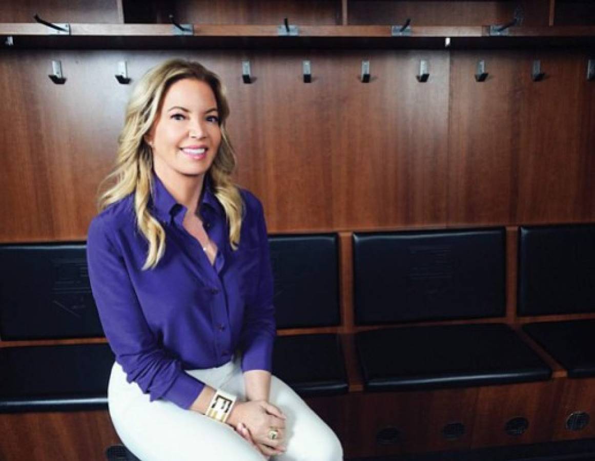 Así es la 'polémica' y hermosa Jeanie Buss, la primera dueña en ganar un anillo en la NBA