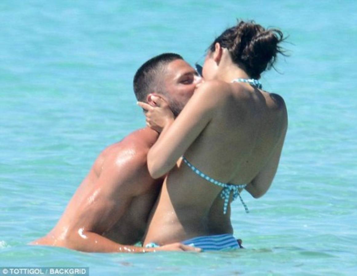 Fotos: Giroud es cazado con su linda novia de vacaciones en España