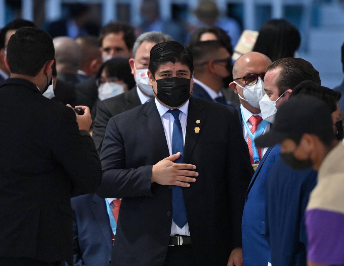 Políticos, famosos y deportistas: Las principales figuras que estuvieron en la toma de posesión de Xiomara Castro