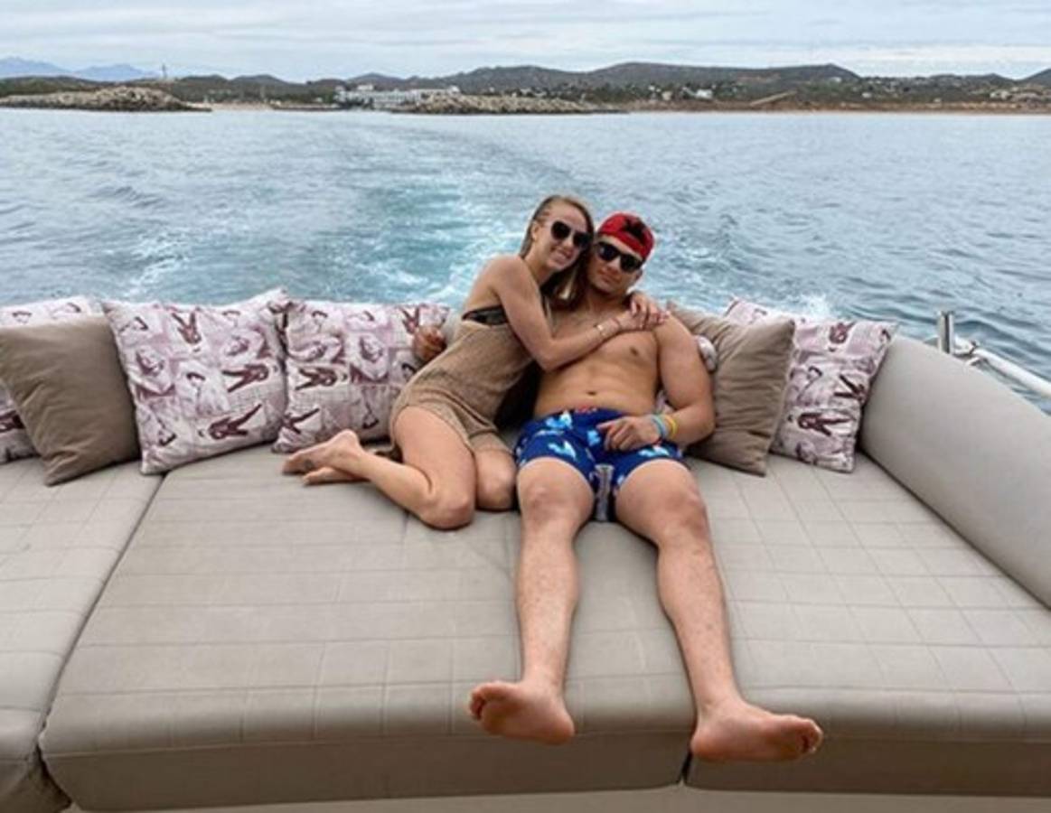 La futbolista Brittany Matthews, ardiente en sus vacaciones con el MVP del Super Bowl 2020