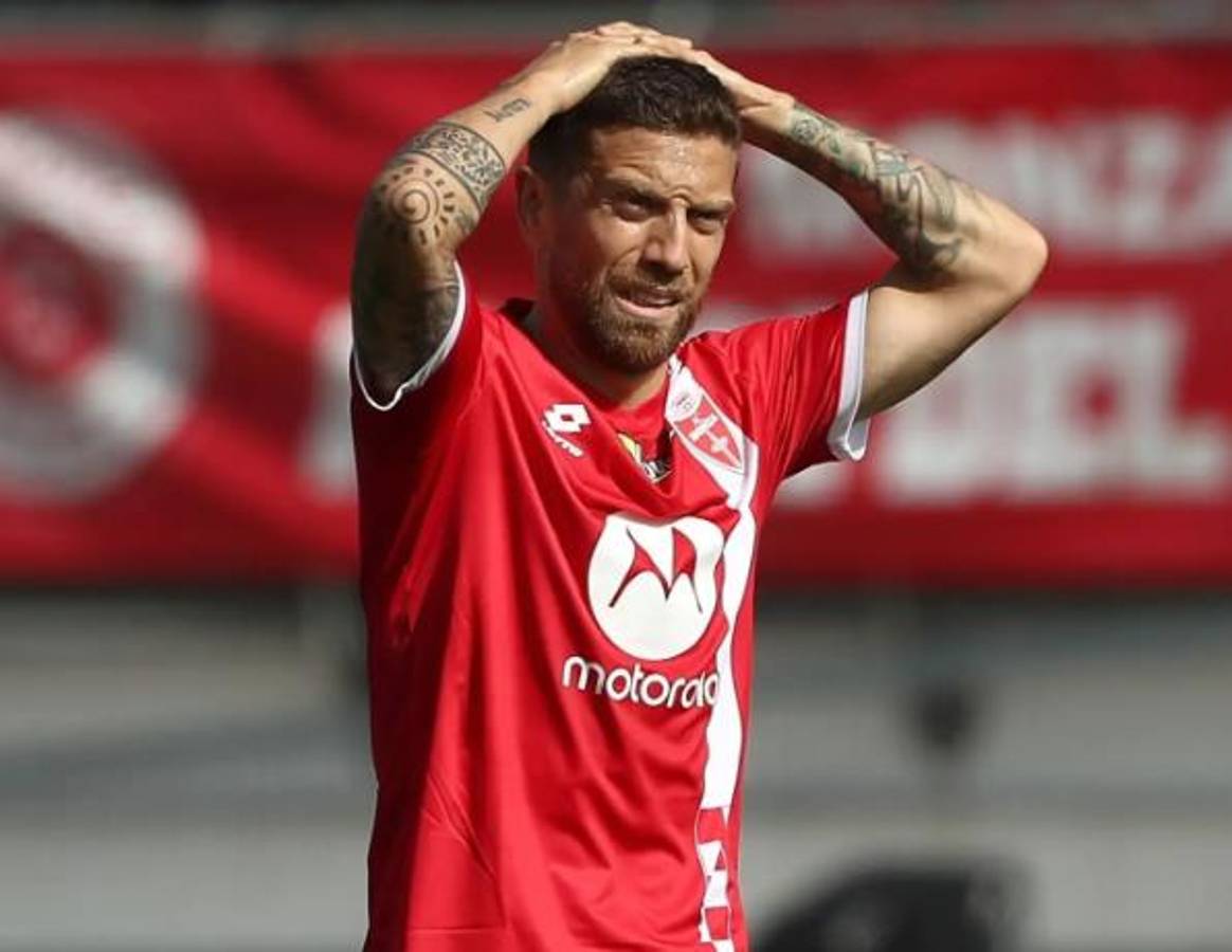 Fue desterrado de Argentina tras el Mundial y castigado con dos años: ahora entrena con un club de tercera división