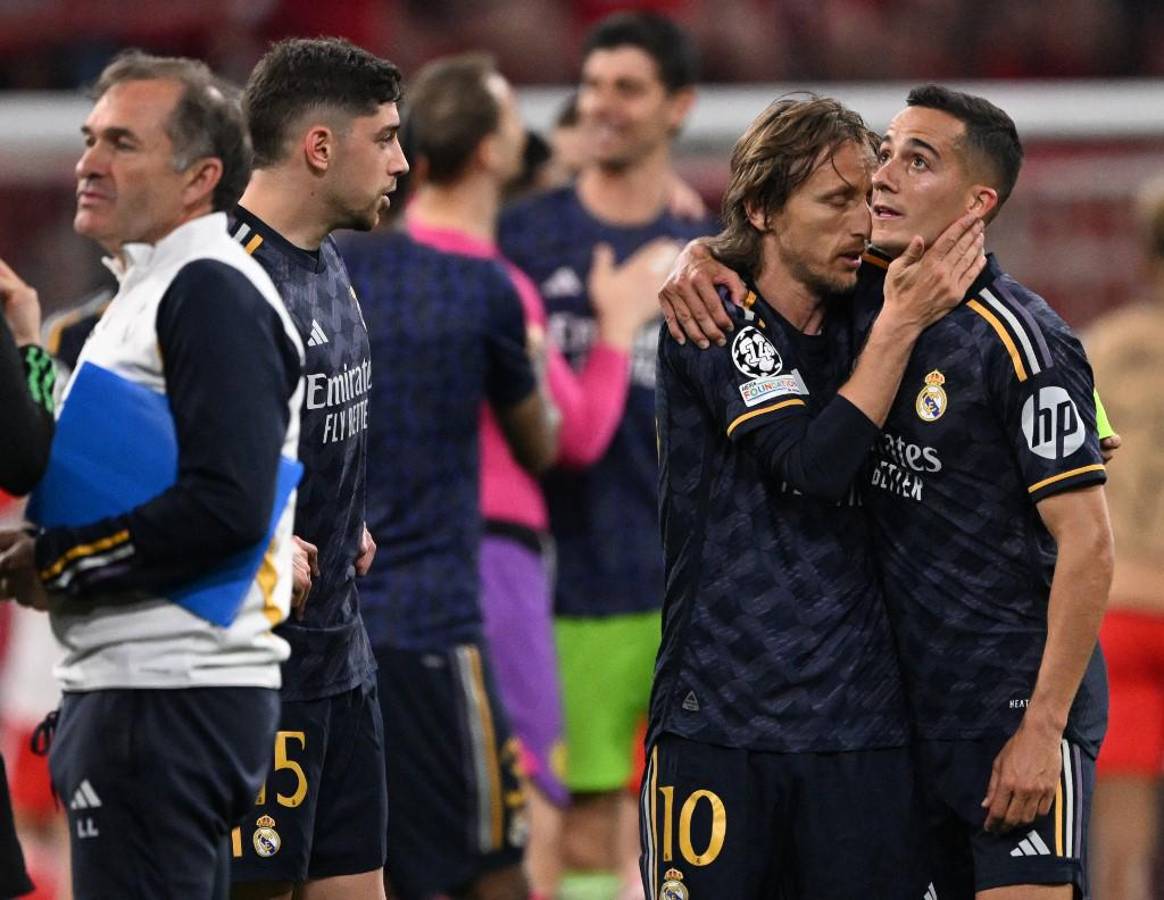 Tchouaméni interrumpe a Müller, Vinicius se divierte ante Bayern y las bellas chicas apoyando al Real Madrid