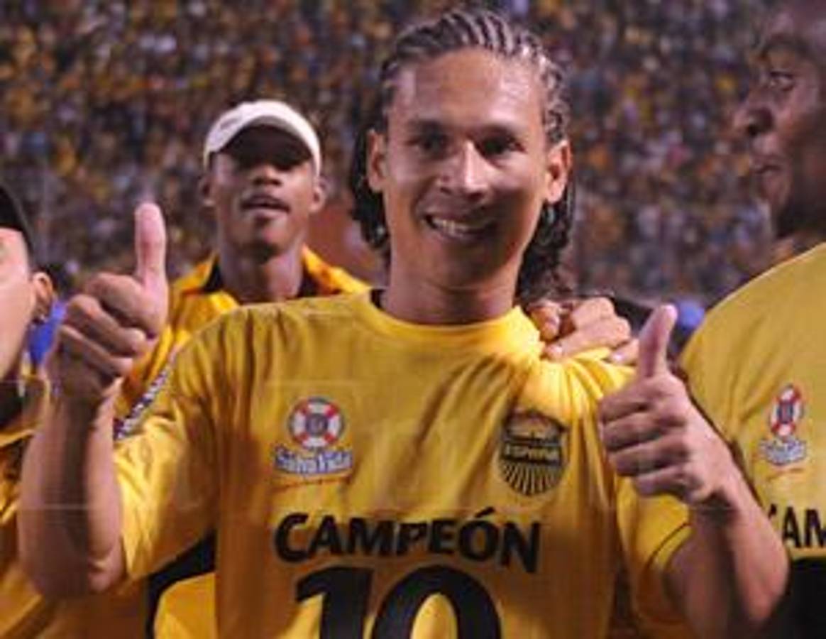 ¡Noches mágicas en el Morazán! Honduras derribó a México con el Memo Ochoa de figura y se convirtió en mundialista